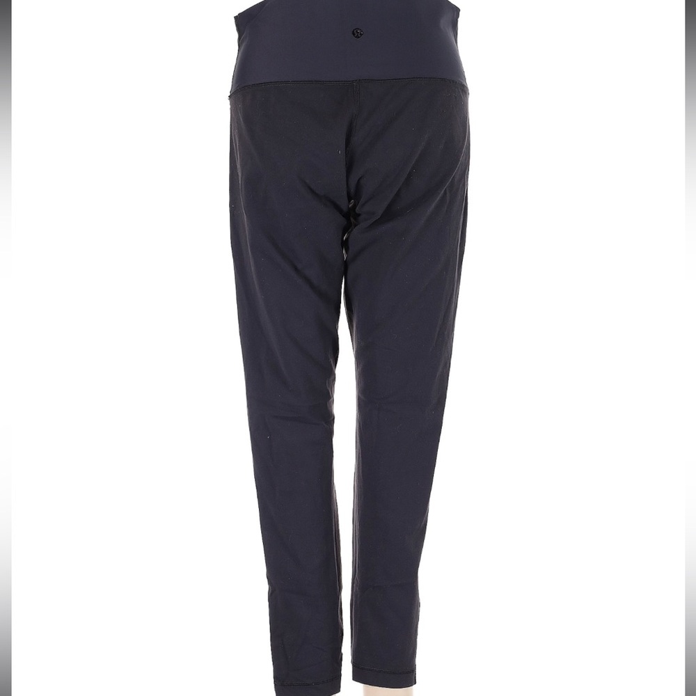 Lululemon legging size 8 in great condition.